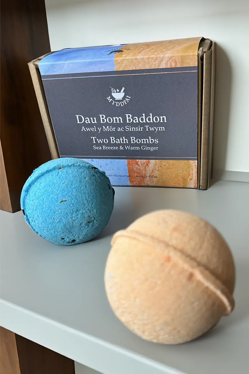 Two Bath Bombs ~ Dau Bom Baddon Made in Wales